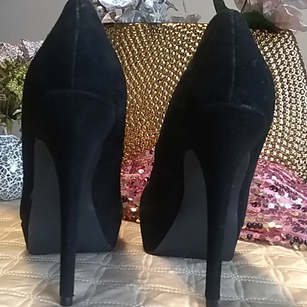 Kelsi Dagger Black Suede Platform Pumps